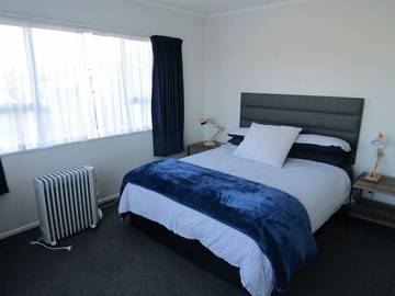 Holiday Home for 8 People in Taupo, Taupo District, Photo 2