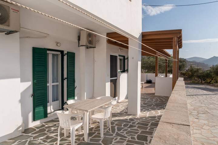 Gîte pour 4 personnes, avec jardin dans Naxos