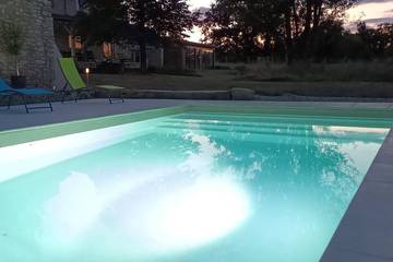 Gîte pour 8 personnes, avec jardin ainsi que piscine et terrasse à Lauzun