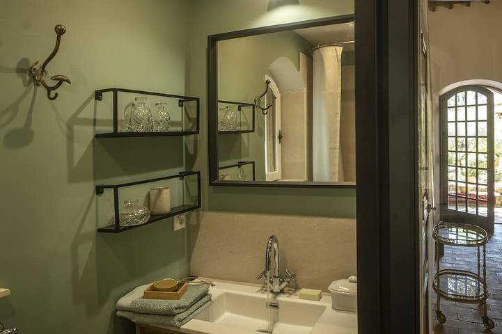 Location de vacances pour 2 personnes, avec terrasse et jardin à Cucuron - 4