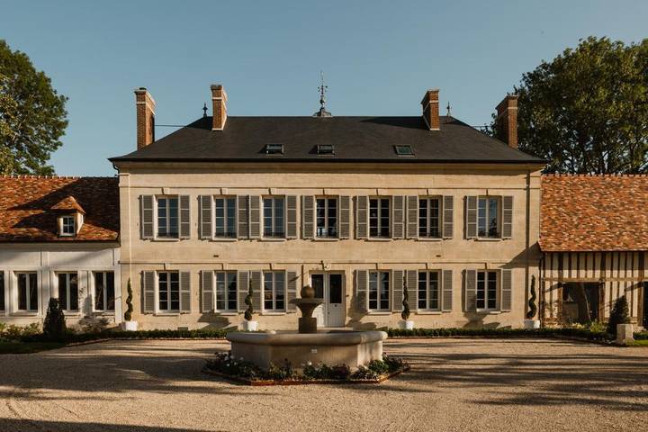 Villa pour 18 personnes, avec Terrasse et Jardin ainsi que Piscine et Sauna