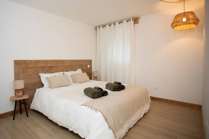 Hel lejlighed, Apartment 'De Charme - La Tour' with Private Terrace and Wi-Fi in Bonneville området