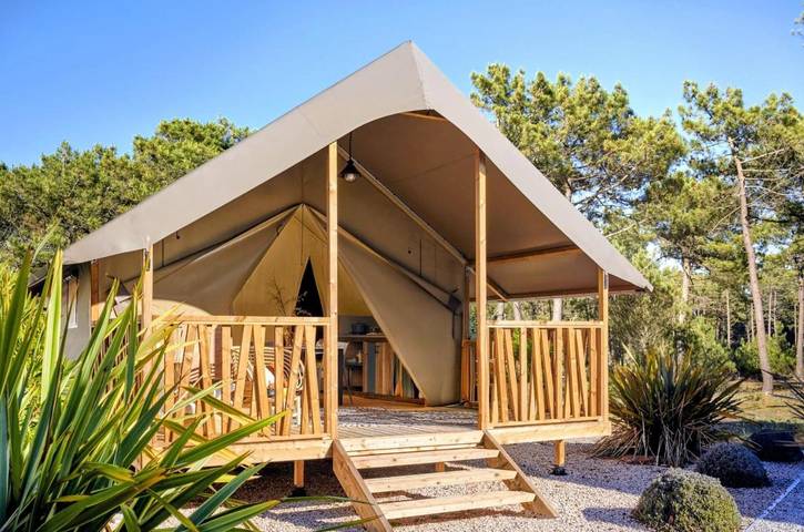 Camping pour 4 personnes, avec jardin et terrasse, animaux acceptés