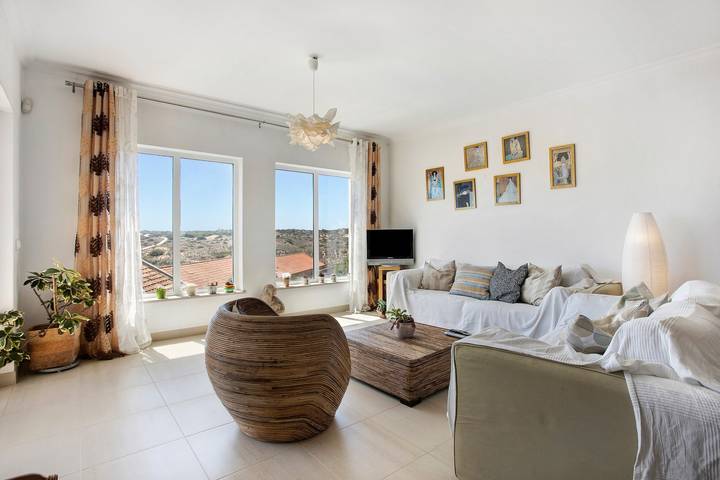 "Villa Carrapateira" con vista sulle montagne, Wi-Fi, giardino e terrazza; Pet-Friendly in Bordeira, Parco naturale del sud-ovest dell'Alentejo e della Costa Vicentina