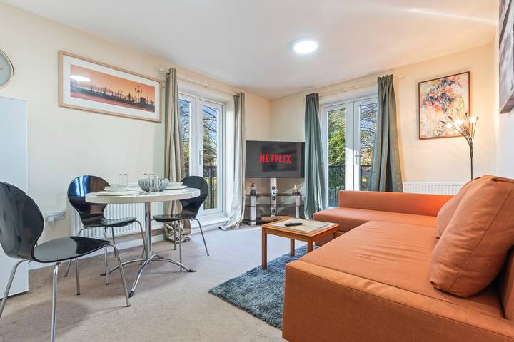 Last minute apartment for 6 people, with Balcony in Birmingham
