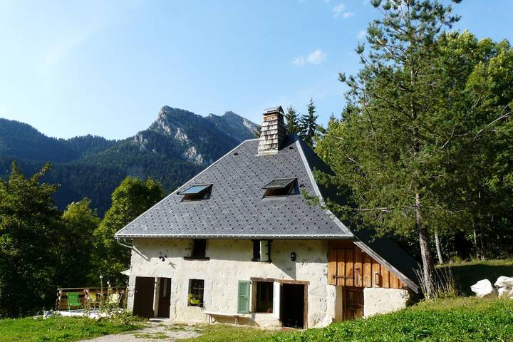 Gîte pour 8 personnes, avec Terrasse ainsi que Jardin et Vue