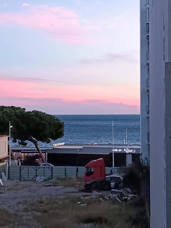 Entire apartment, Juan-Les-Pins centre in Juan-les-Pins, Antibes