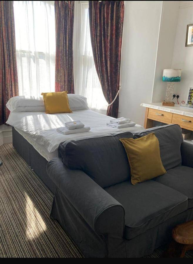 Single Room with Private Bathroom in Truro, Cornwall