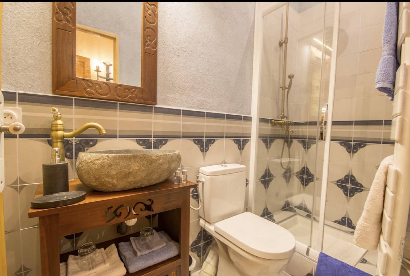 Bed and Breakfast 'Chambre Lancelot' with Shared Terrace, Shared Garden and Wi-Fi in Pluvigner, Lorient region
