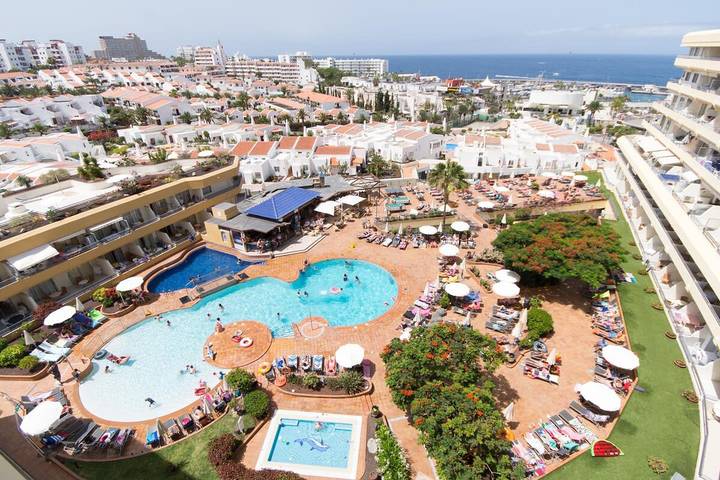 Appartamento per 4 persone, con piscina e balcone/terrazza, adatto a famiglie con bambini in Costa Adeje
