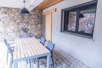 Gîte pour 4 personnes, avec balcon, adapté aux familles à San-Gavino-di-Carbini