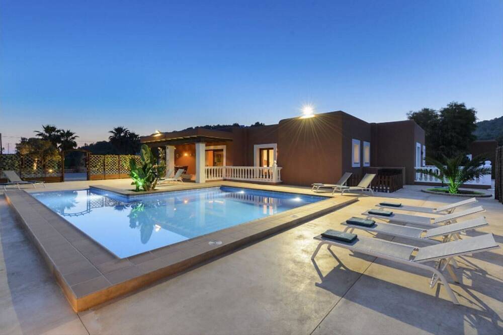 Villa Evie Ibiza - Cinco Habitaciones Villa, Capacidad 12 in Sant Antoni de Portmany, Ibiza Oeste
