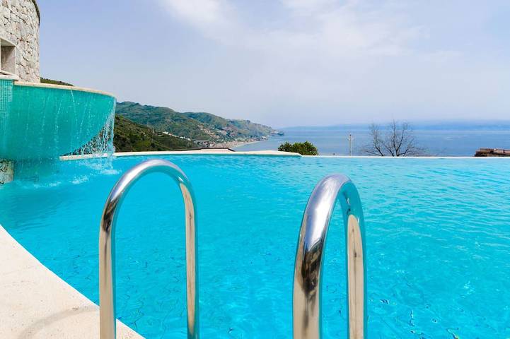 Ganze Wohnung, Schöne Aussicht, Pool, zwei Schritte vom Stadtzentrum entfernt !! in Taormina, Messina Provinz