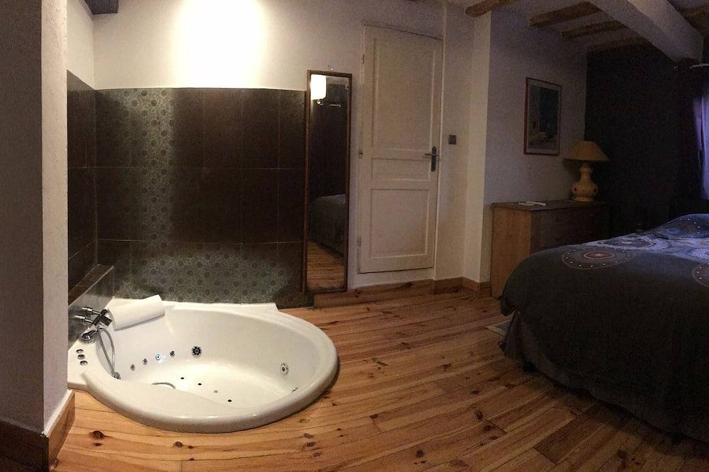 Villa ideal pour 11 avec 5 chambres, 4 salles d'eau, piscine, parking privé. in Marseille, Région de Marseille