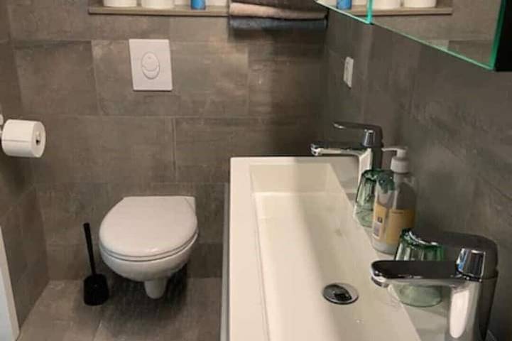 Ganze Wohnung, Wunderschöner komplett privater Aufenthalt, Terrasse zur Gartenseite, 1 Halt bis Stadtzentrum in Amsterdam-Nord, Holländische Küste