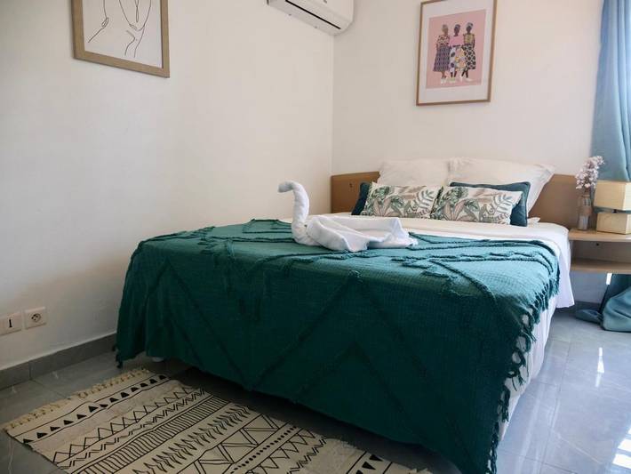 Gîte pour 4 personnes, avec terrasse ainsi que jardin et piscine dans Plage de Folle Anse - 2