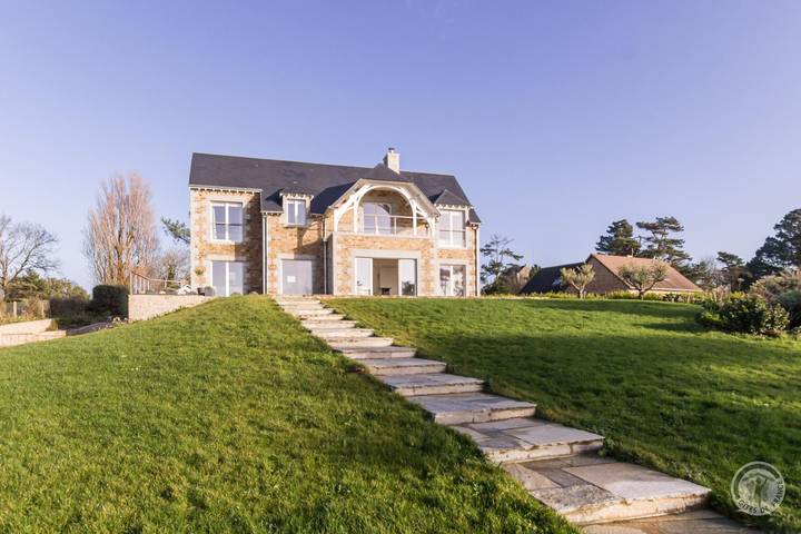 Gîte pour 8 personnes, avec jardin et terrasse dans Carolles Plage - 2