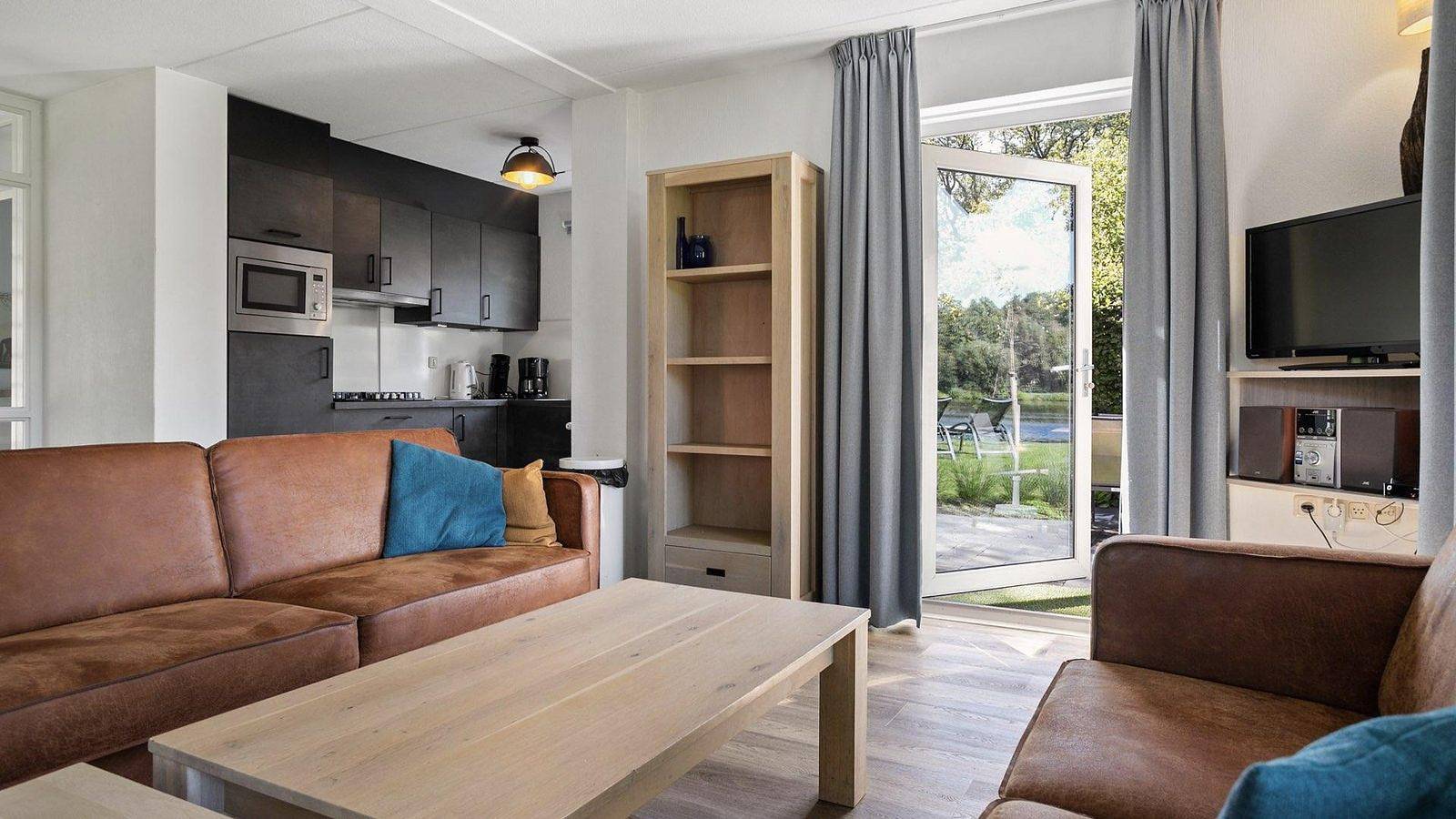 Komfortables 8-Personen-Ferienhaus am Wasser in Westerbork in Drenthe