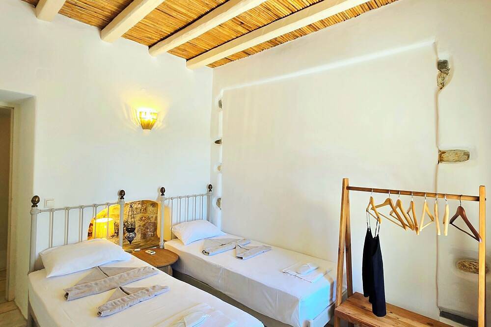 Paros Afrodite Luxury Villas ,Private Pool , Sea view 6-8 persons & pet friendly in Aliki, Paros