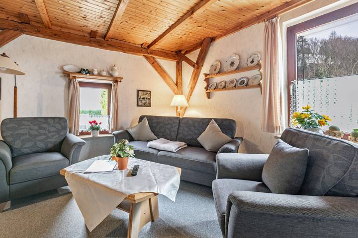 Ganze Wohnung, Ferienwohnung '1' mit gemeinsamer Terrasse und Wi-Fi in Ostrohe, Heide und Umgebung