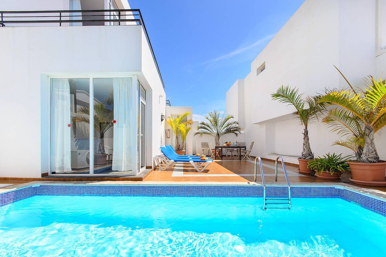 Puerto del Carmen Wunderschöne Ferienhaus mit beheiztem Pool, privater Terrasse und toller Lage in Puerto del Carmen, Tías