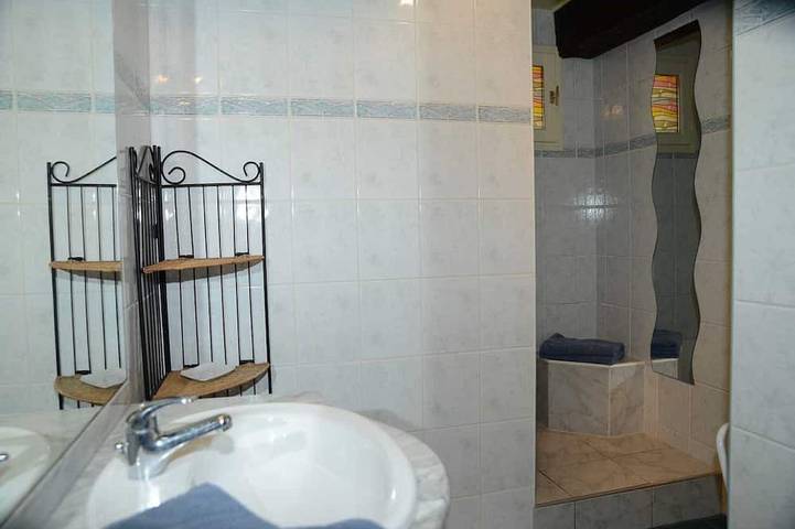 Gîte pour 3 personnes, avec sauna et piscine ainsi que jardin et jacuzzi à Saint-Palais (Gironde) - 4