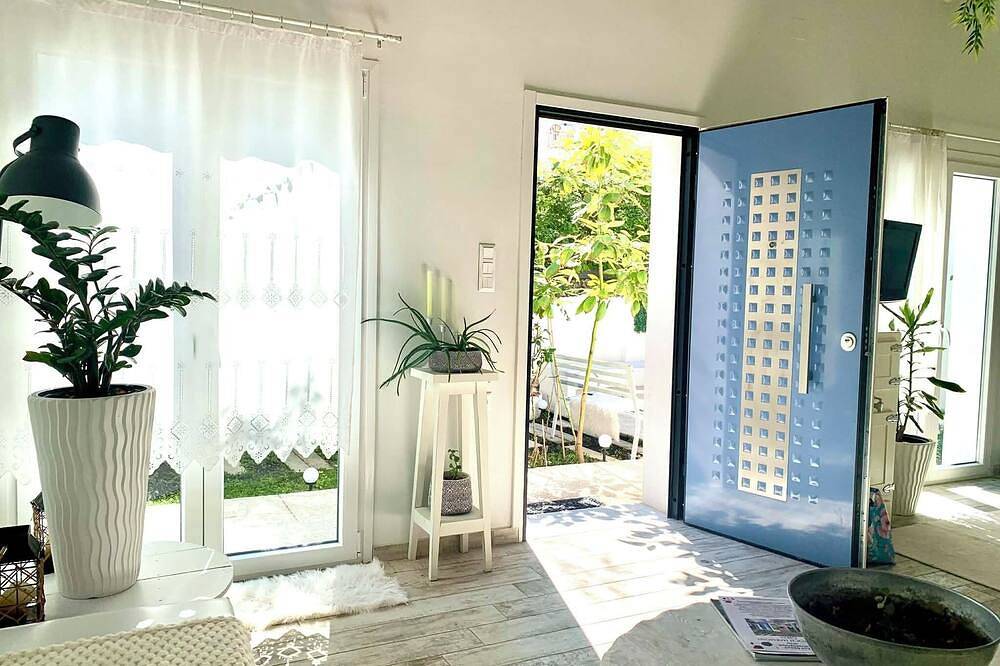 1922 Epoch Harmony Oikia 5΄- city center. Pet Friendly. with courtyard & terrace in Volos, Magnisia