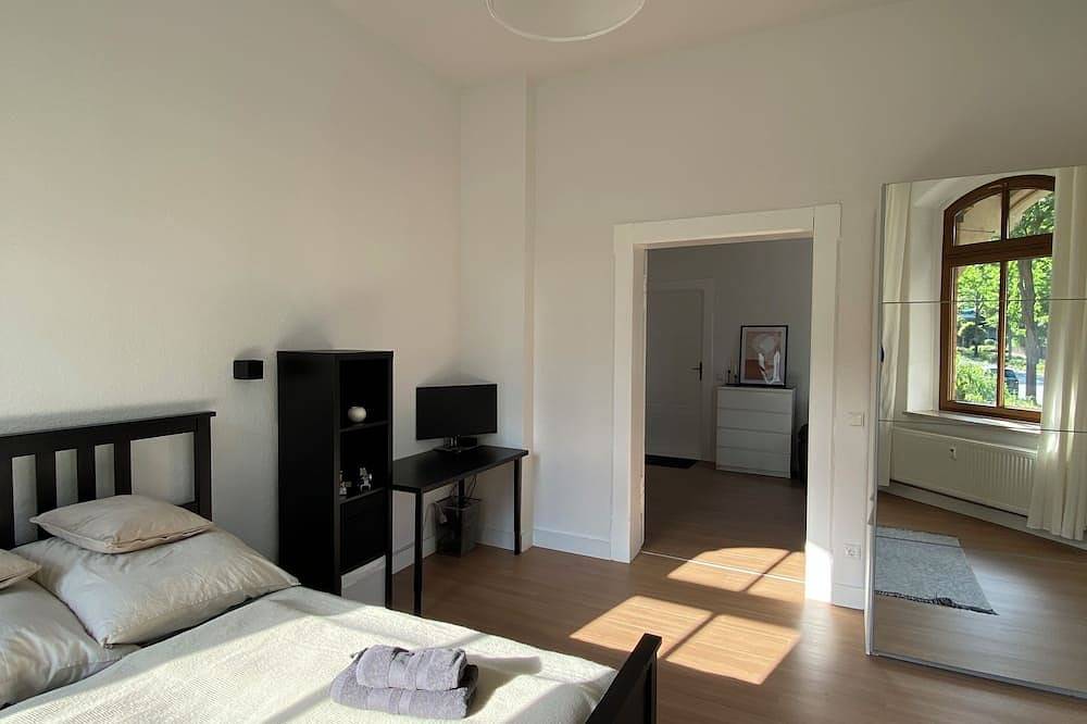 Ganze Wohnung, Sanierte Ferienwohnung in historischer Villa mit Parkplatz in Rudolstadt, Saaleland