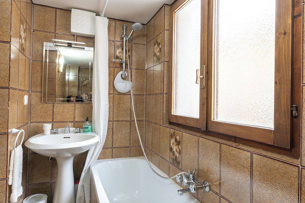 Appartement entier, Casa Dei Rimonei 2, apartment in the center of Breguzzo (Campiglio area) in Breguzzo, Sella Giudicarie