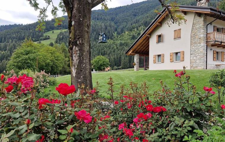 Casa vacanza per 2 persone, con Terrazza e Giardino nonché Panorama a Borno
