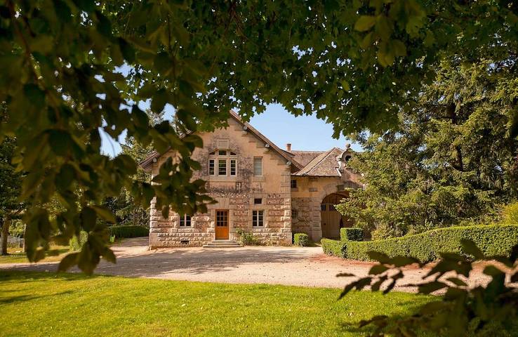 Gîte pour 6 personnes, avec terrasse et jardin à Joyeux