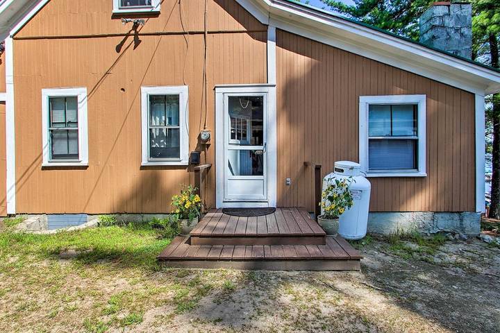 Cottage for 6 people, with yard and terrace, with pets in New Hampshire