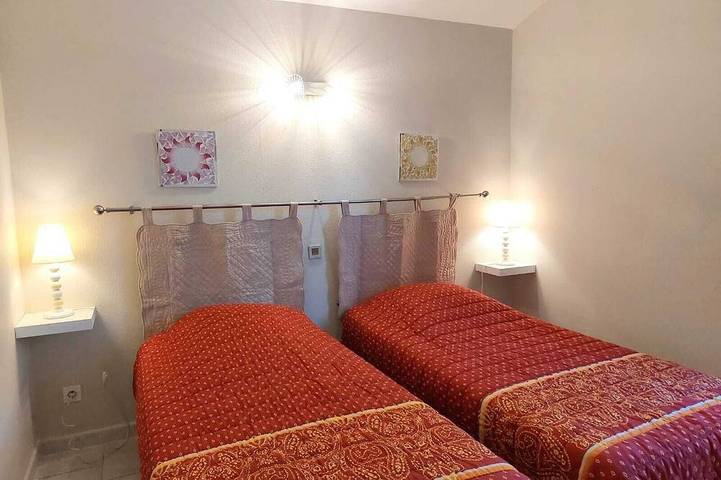 Village vacances pour 8 personnes, avec terrasse ainsi que jardin et piscine en Ardèche - 4