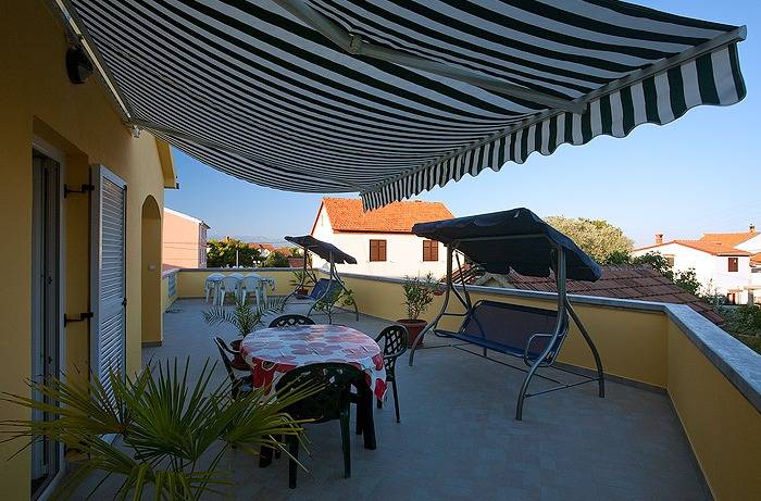 Ganze Wohnung, 1-Zimmer-Ferienwohnung mit Terrasse Poljana, Ugljan A-8523-b in Plaža Poljana, Poljana