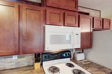 Vacation Apartment for 4 Guests in Anchorage, Alyeska, Picture 2