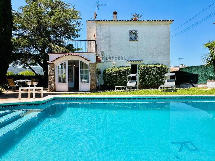 Location de vacances pour 6 personnes, avec Terrasse ainsi que Jardin et Piscine à Santa Cristina d'Aro