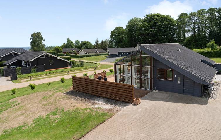 Ferienhaus für 8 Personen, mit Whirlpool und Sauna sowie Garten und Terrasse in Grønninghoved Strand