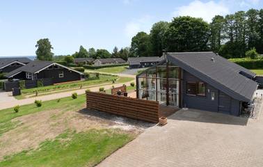 Ferienhaus für 8 Personen, mit Whirlpool und Sauna sowie Garten und Terrasse in Grønninghoved Strand