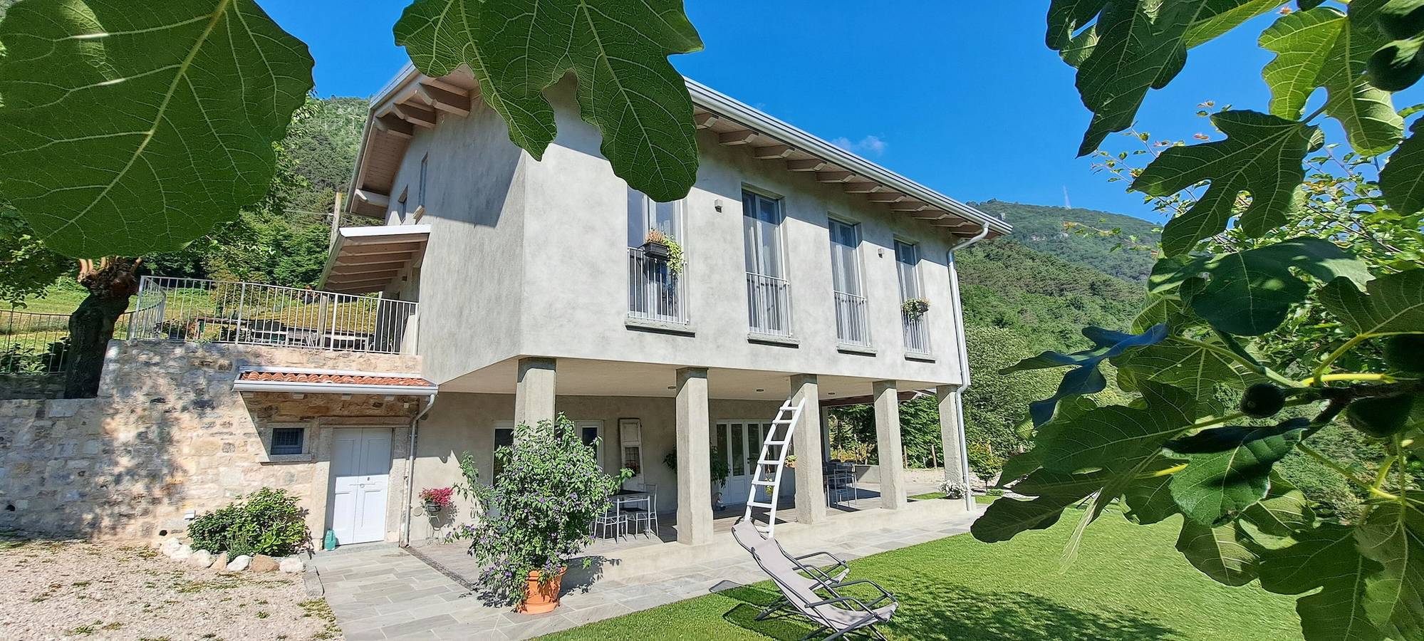 Casa vacanze 'Appartamento Indaco' con vista sulle montagne, terrazza privata e Wi-Fi in Tremosine, Prealpi Gardesane