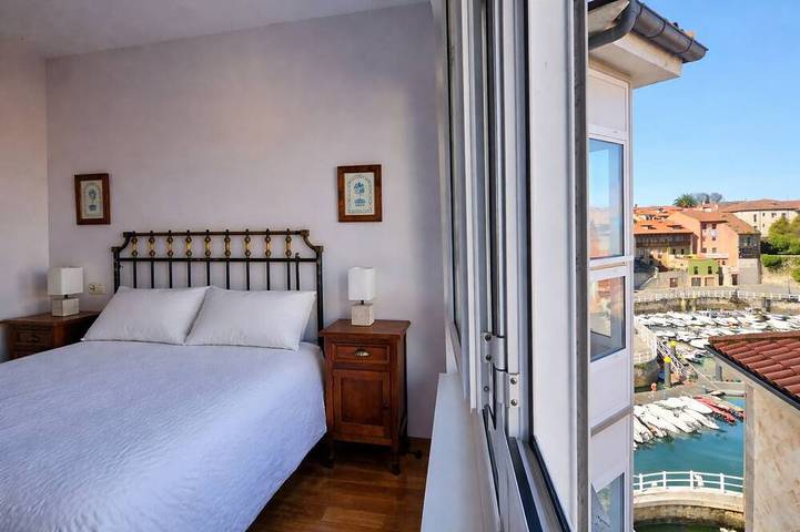 Entire apartment, Llanes Downtown Port View Apartment - Vega 4 in Llanes, Costa Verde (Spain)