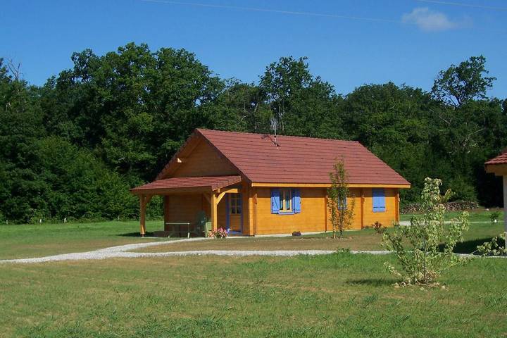 Gîte pour 6 personnes, avec Terrasse ainsi que Jardin et Piscine