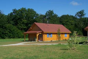 Gîte pour 6 personnes, avec jardin et piscine dans le Jura