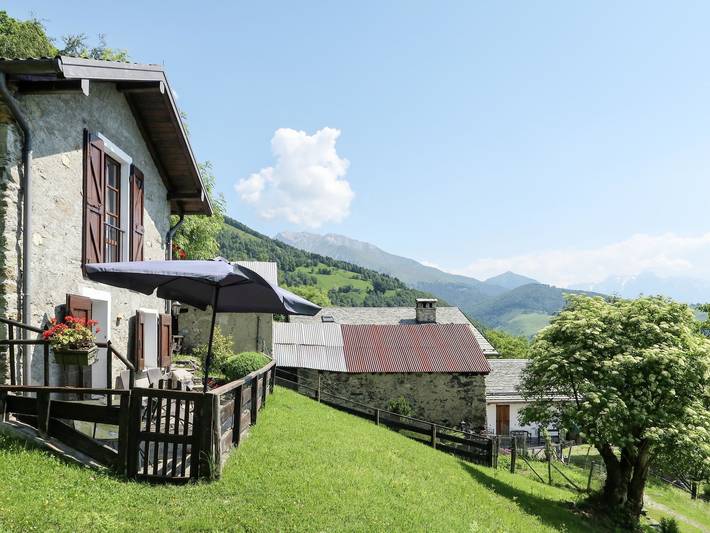 Apartment for 3 people, with terrace and garden as well as lake view in Lake Como