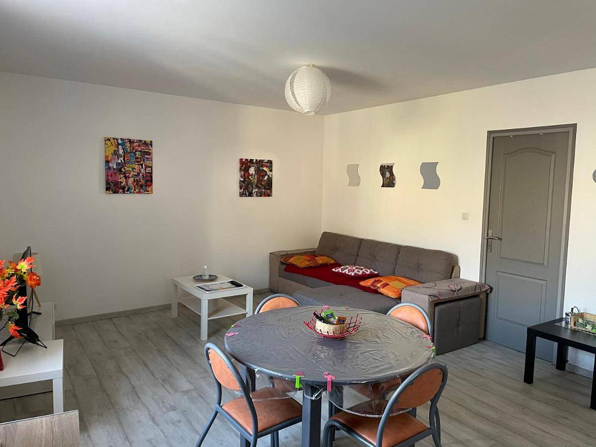 Appartement entier, One-Bedroom Apartment in Catllar, Parc naturel régional des Pyrénées catalanes