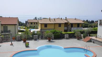 Ferienhaus für 4 Personen, mit Terrasse und Garten sowie Pool in Lazise