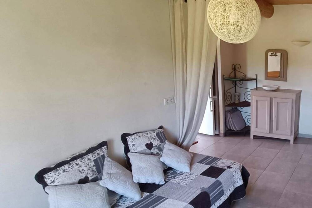 Villa Garance at the foot of Mont Ventoux in Le Barroux, Parque natural regional del Mont Ventoux