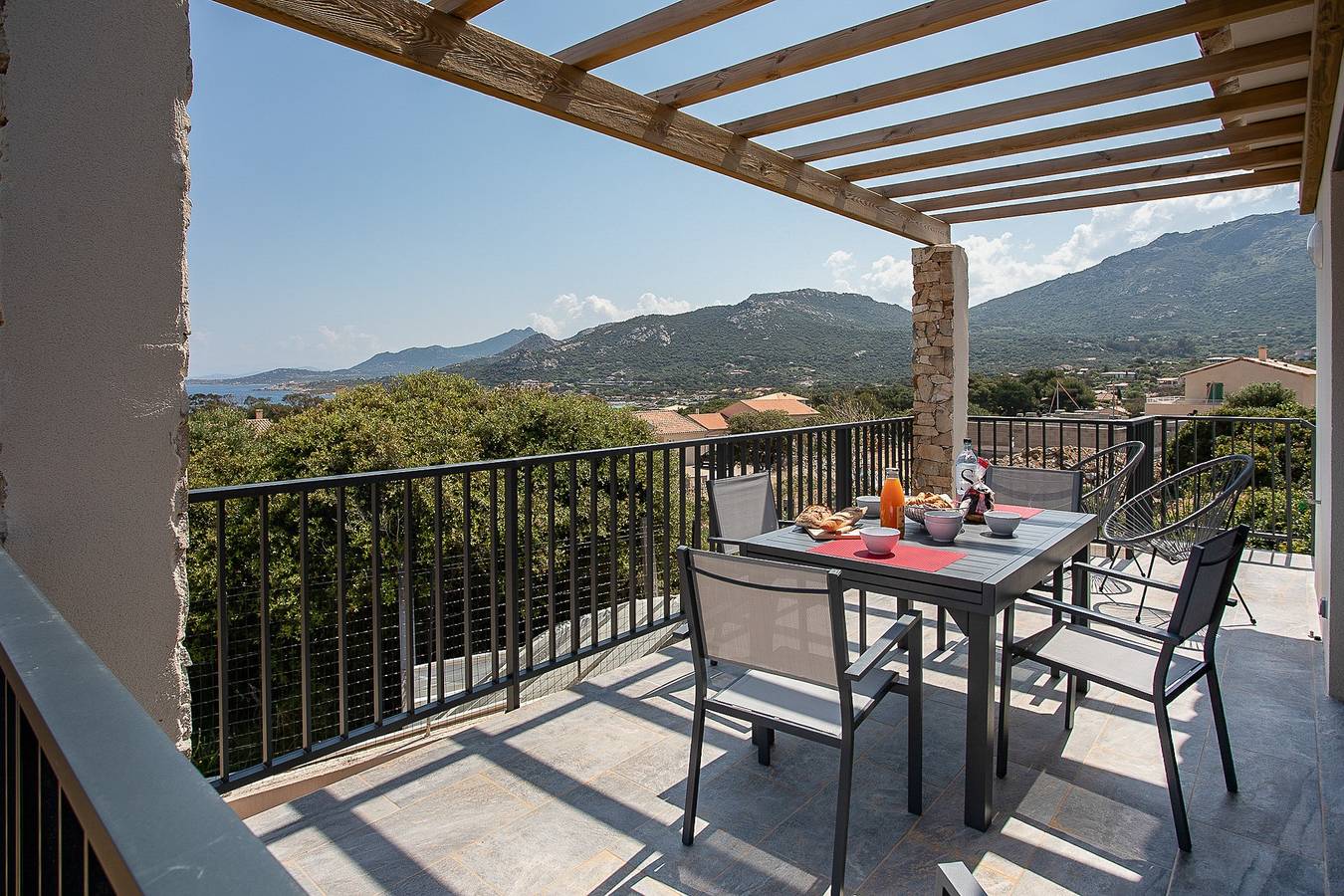 Appartamento intero, Appartamento vacanze per 6 persone con balcone in Sant Ambroggio, Lumio