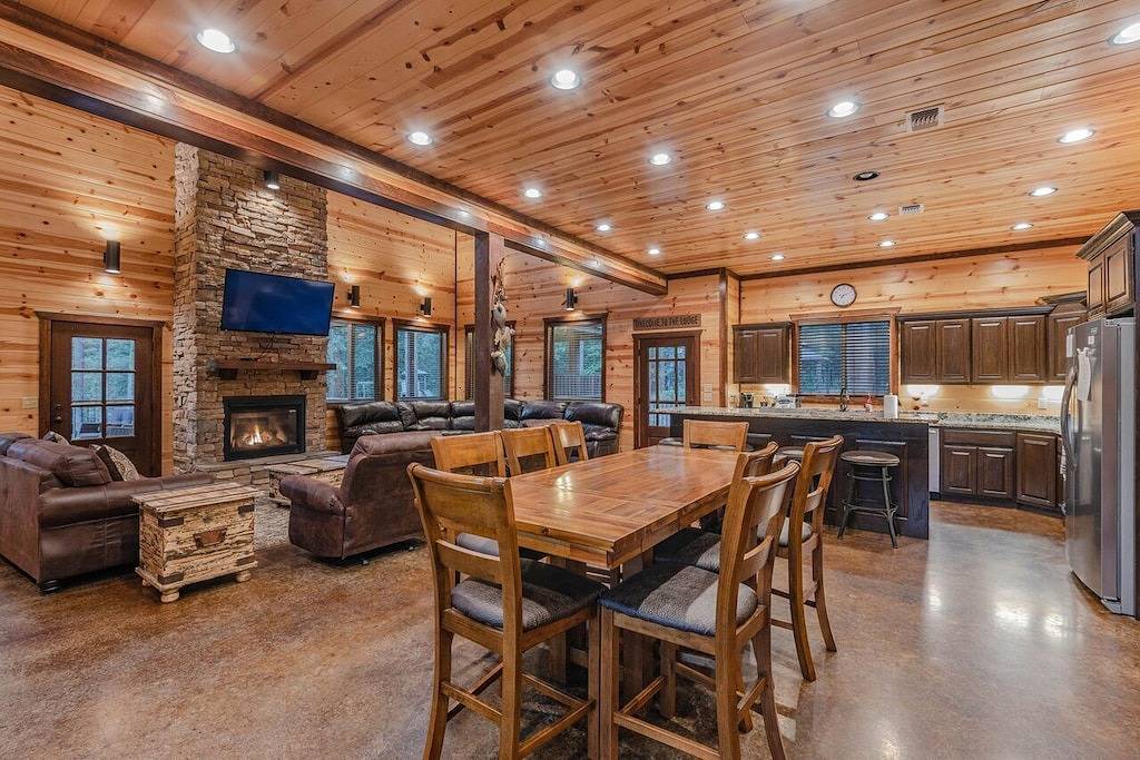 Log Cabin for 20 Guests in Broken Bow, Broken Bow Lake