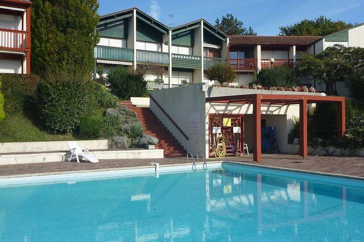 Holiday apartment for 6 people, with garden and balcony as well as pool - 1