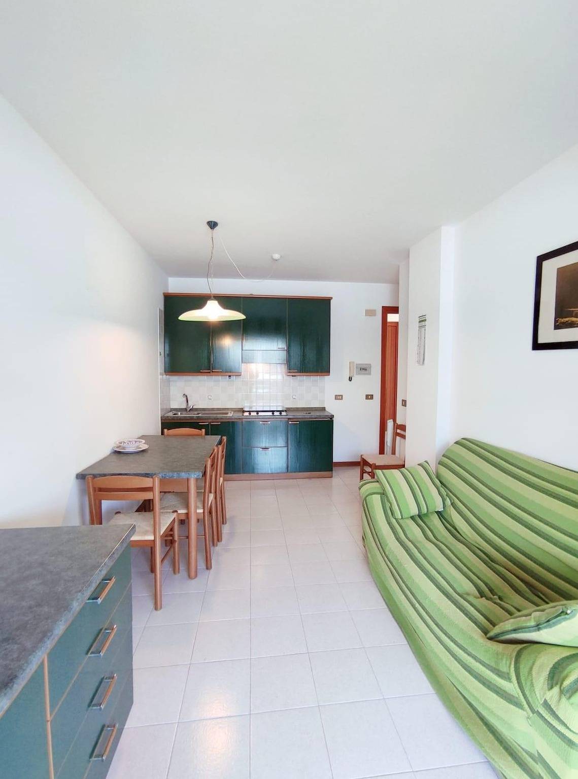 Ganze Wohnung, Gemütliches 70sqm Apt: AC, TV, Küche, Balkon, Nähe Brussa Strand in Bibione, Venedig Provinz